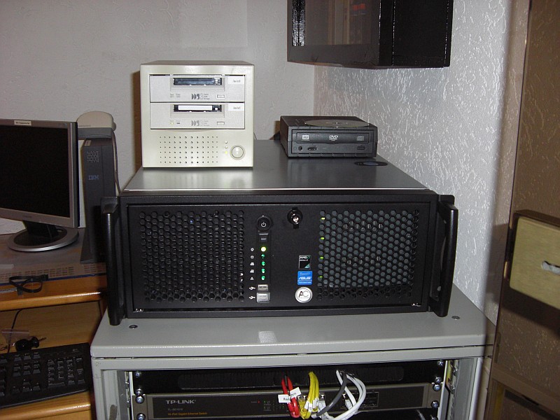 Server und externes SCSI-Gehäuse