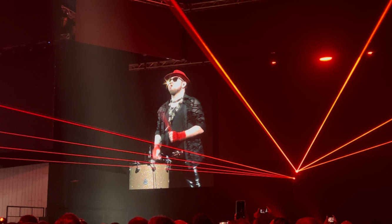 Eröffnung der ersten Keynote mit Musik und Light Show